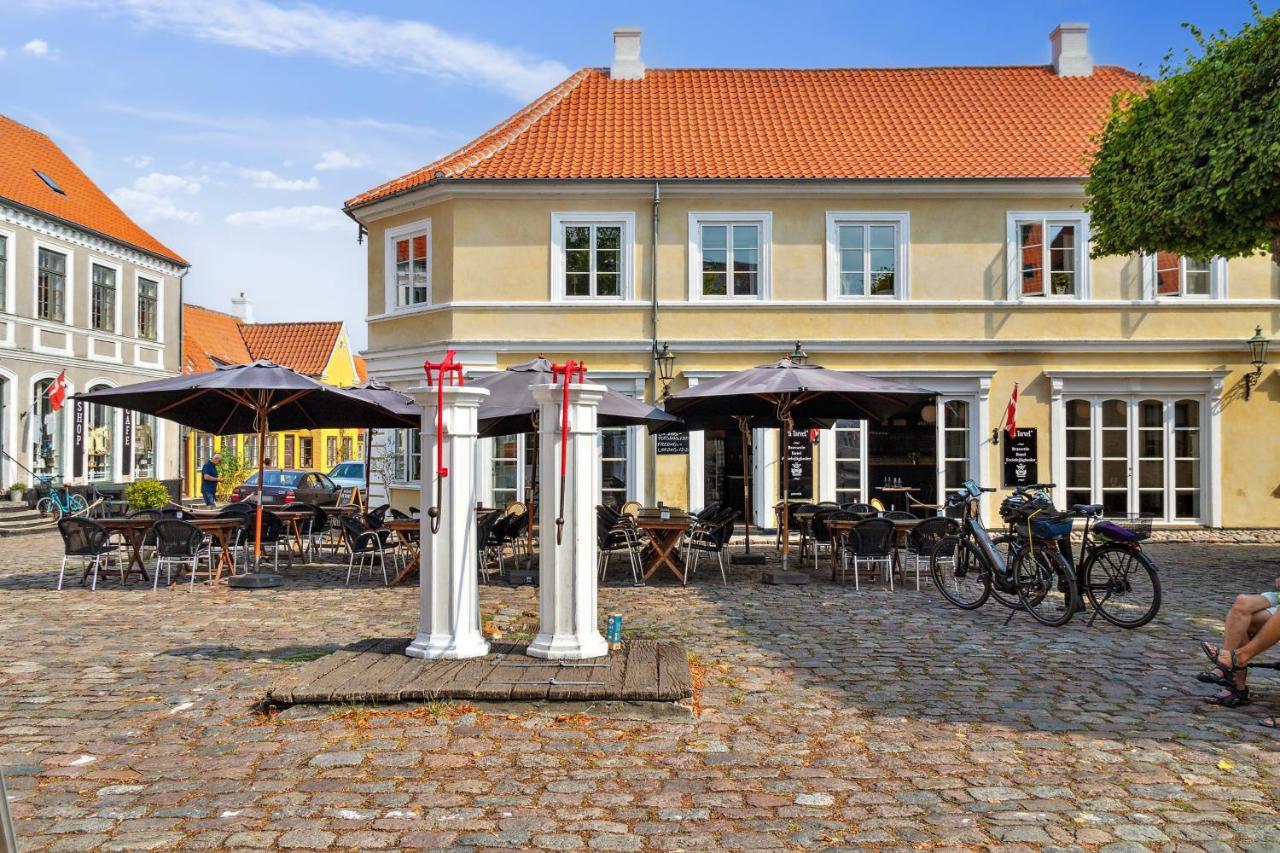 Hotel Pa Torvet Ærøskøbing Kültér fotó